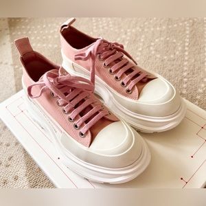 Alexander Mcqueen Thread Slick Lace-up Sneaker